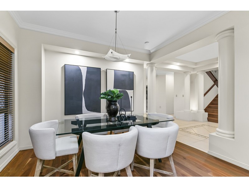 16 Vaucluse Place, Mansfield QLD 4122