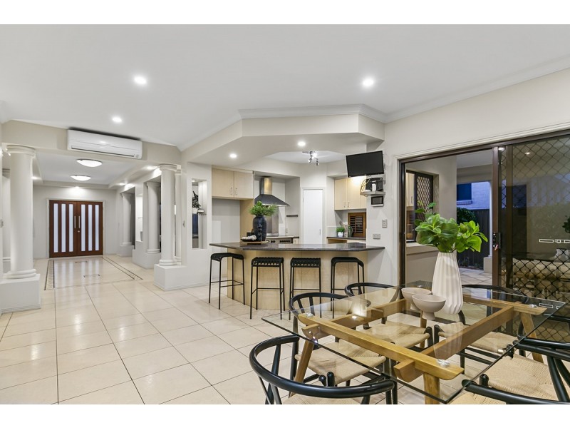 16 Vaucluse Place, Mansfield QLD 4122