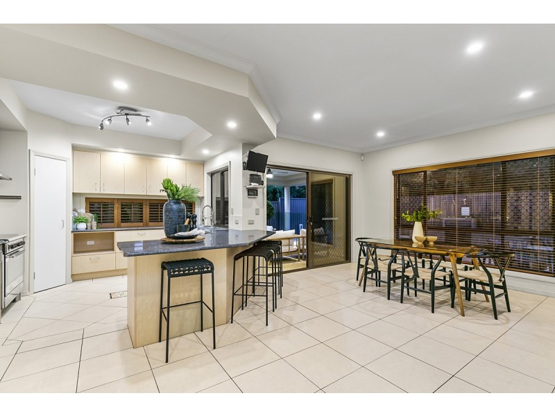 16 Vaucluse Place, Mansfield QLD 4122