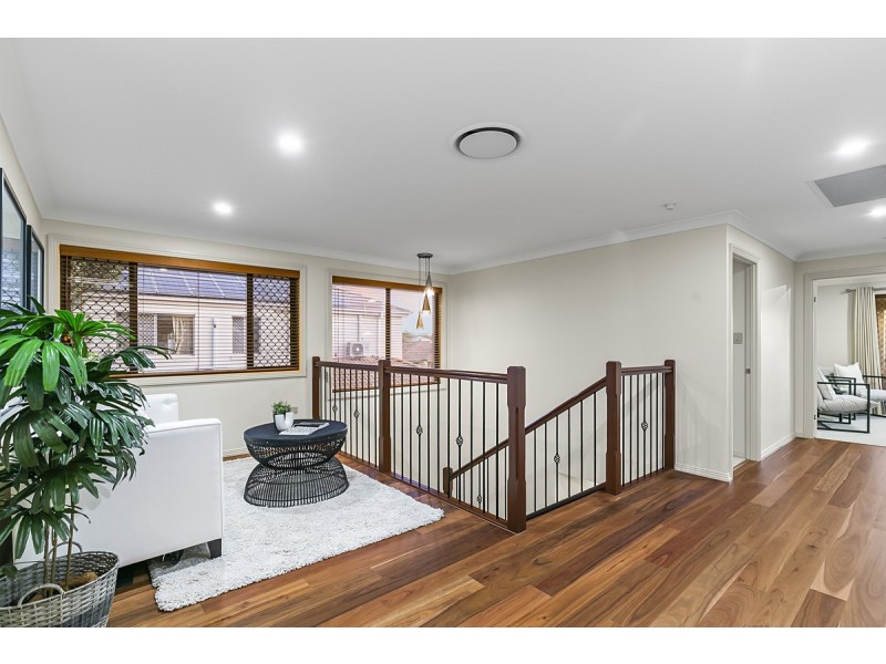 16 Vaucluse Place, Mansfield QLD 4122