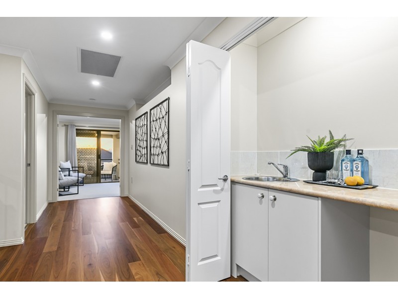 16 Vaucluse Place, Mansfield QLD 4122