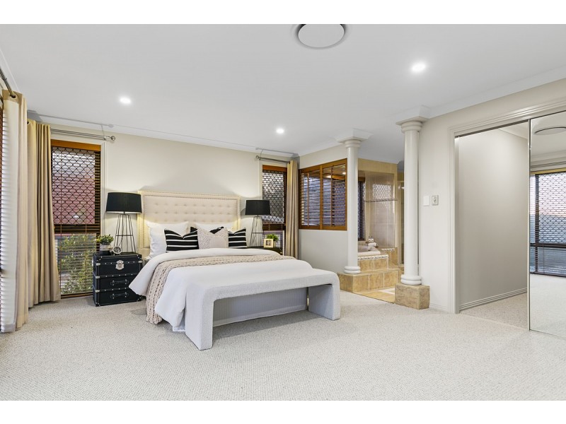 16 Vaucluse Place, Mansfield QLD 4122