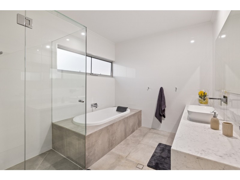 15 Nadine Crescent, Thornlands QLD 4164