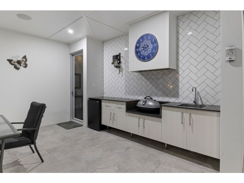 15 Nadine Crescent, Thornlands QLD 4164