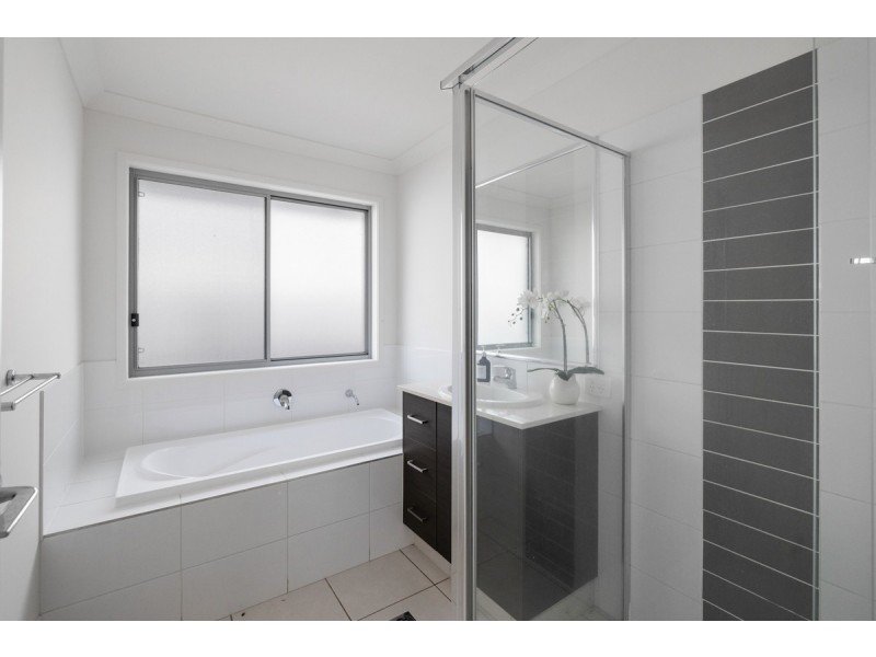 10 Meander Court, Ormeau Hills QLD 4208
