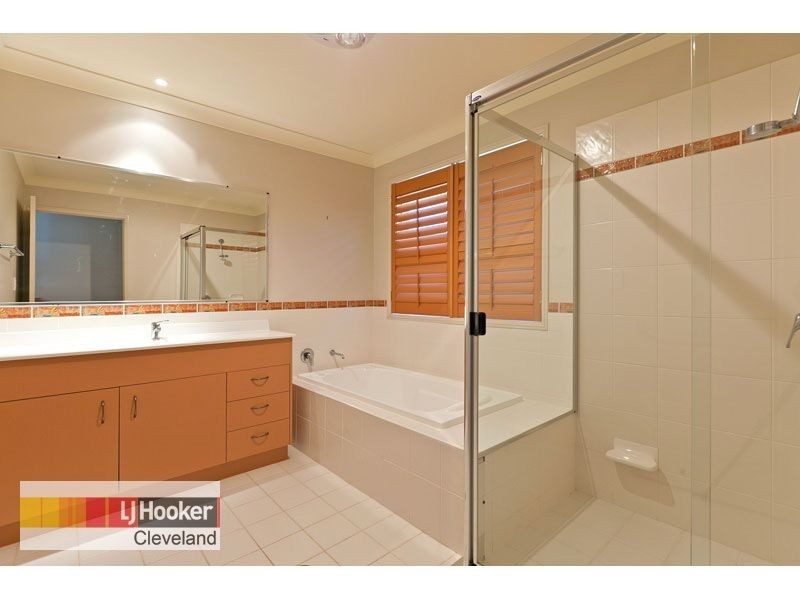 10 Lowe Circuit, Redland Bay QLD 4165