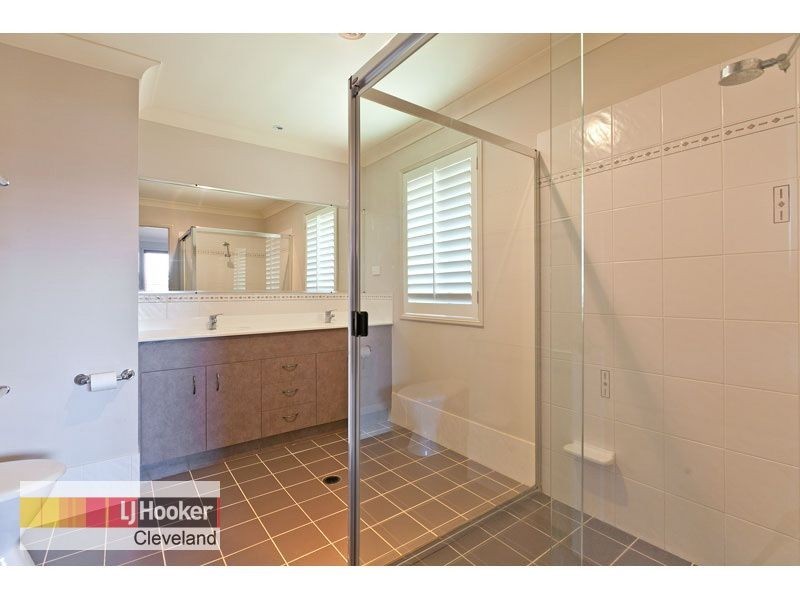 10 Lowe Circuit, Redland Bay QLD 4165