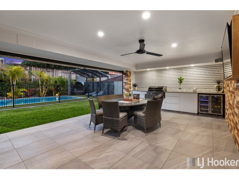 7 Dory Close, Redland Bay QLD 4165