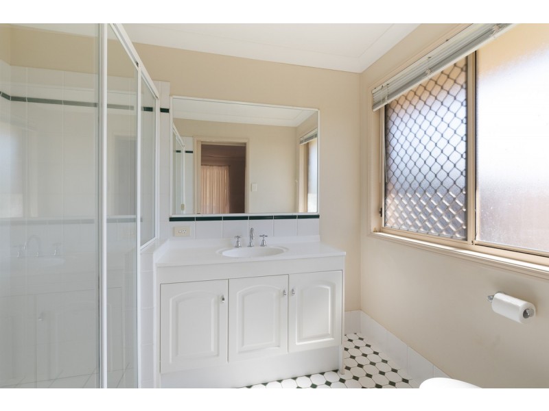 10 Seaholly Crescent, Victoria Point QLD 4165