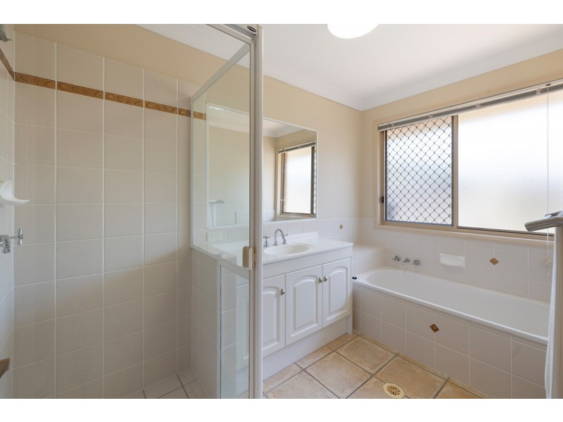 10 Seaholly Crescent, Victoria Point QLD 4165