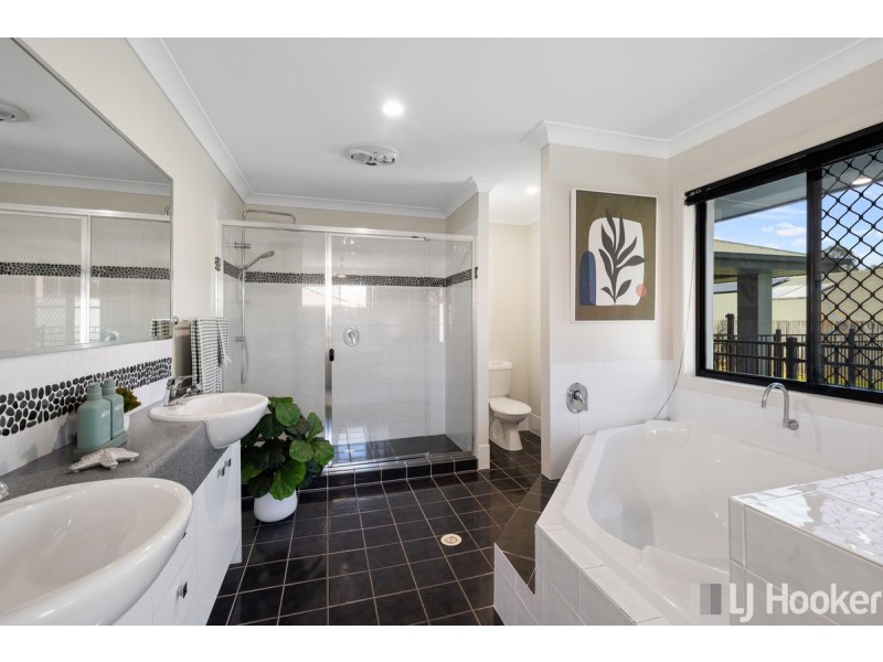 43 Attenborough Circuit, Redland Bay QLD 4165
