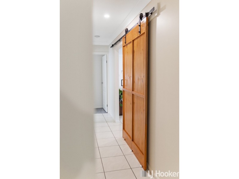 43 Attenborough Circuit, Redland Bay QLD 4165