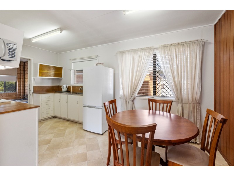 2 Dalkerry Street, Wynnum West QLD 4178