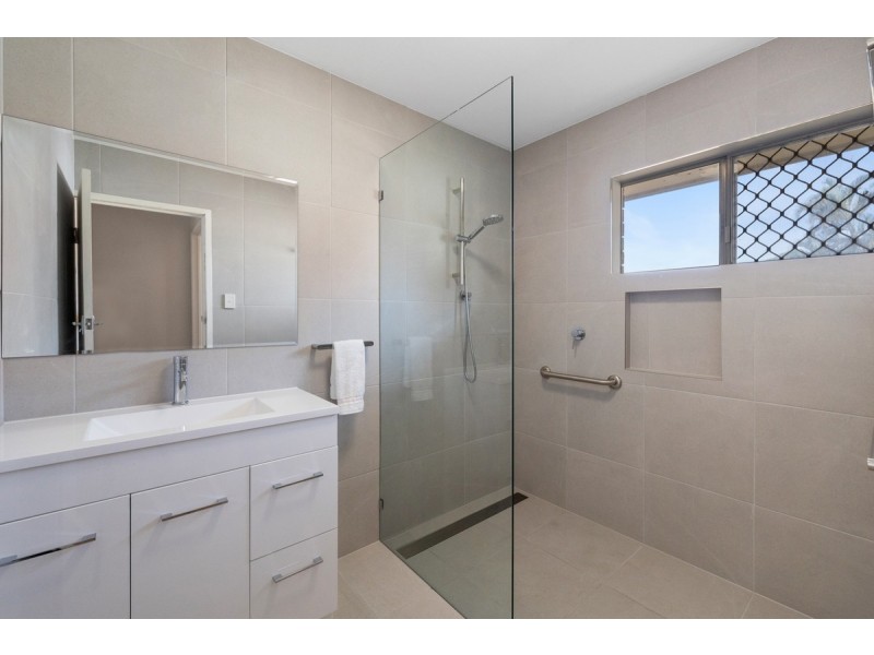 2 Dalkerry Street, Wynnum West QLD 4178
