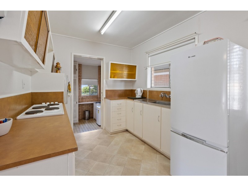 2 Dalkerry Street, Wynnum West QLD 4178