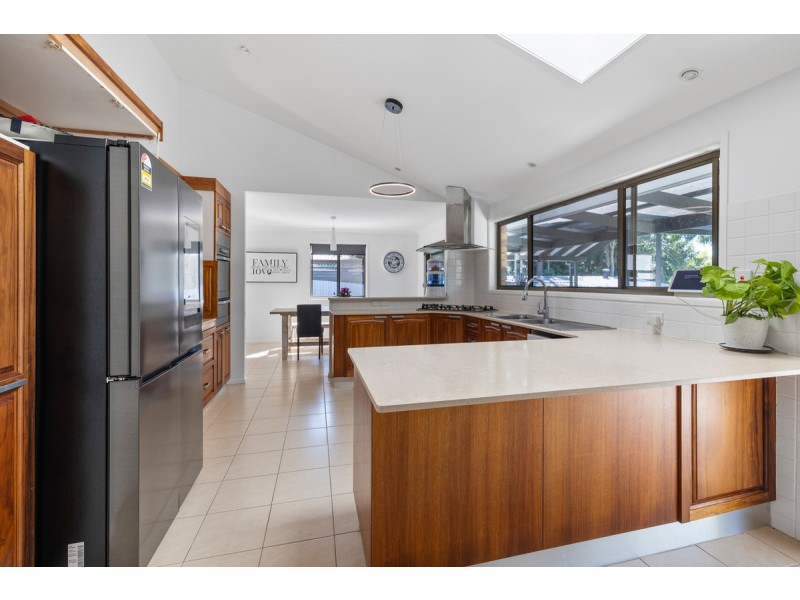 12 Azalea Street, Redland Bay QLD 4165