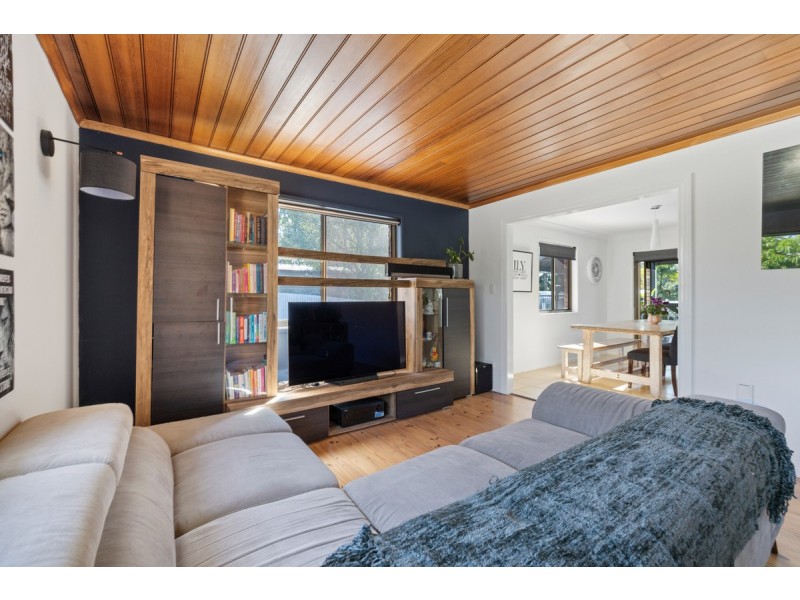12 Azalea Street, Redland Bay QLD 4165