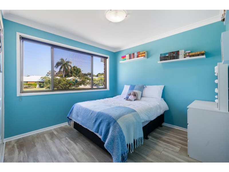 12 Azalea Street, Redland Bay QLD 4165