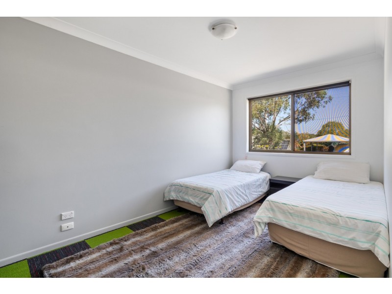 12 Azalea Street, Redland Bay QLD 4165