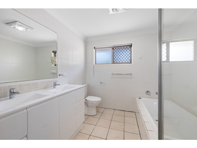 12 Azalea Street, Redland Bay QLD 4165