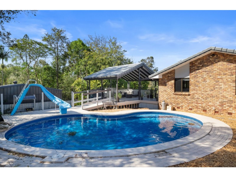 12 Azalea Street, Redland Bay QLD 4165