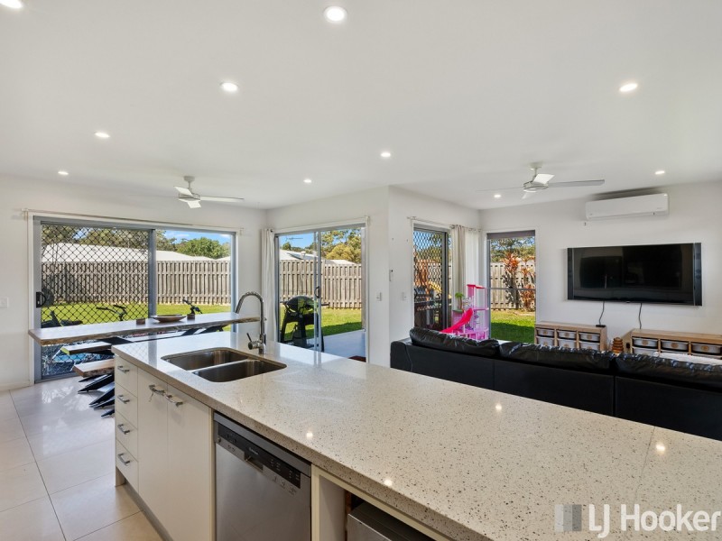 15 Mapleton Crescent, Capalaba QLD 4157