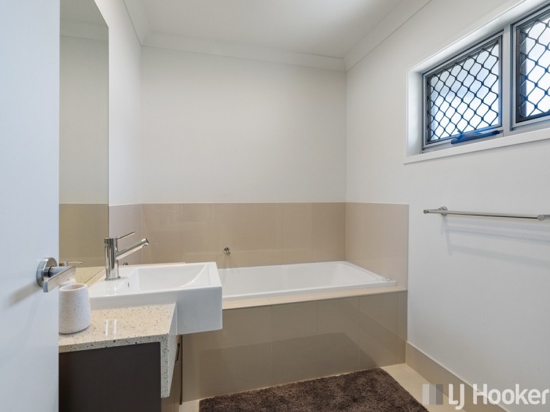 15 Mapleton Crescent, Capalaba QLD 4157
