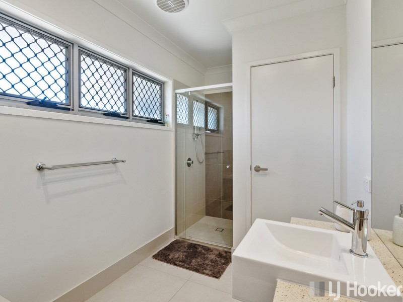 15 Mapleton Crescent, Capalaba QLD 4157