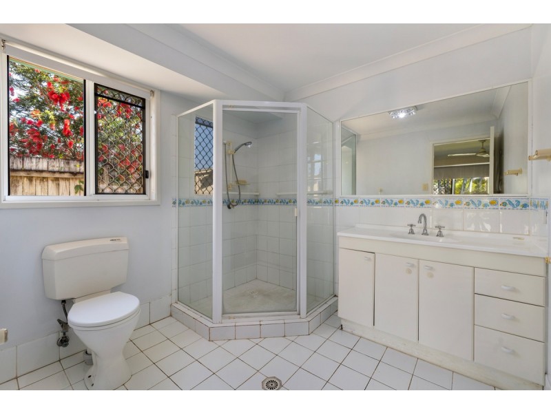 9 Carisbrooke Court, Birkdale QLD 4159