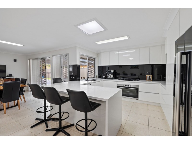 12 Pecan Court, Birkdale QLD 4159