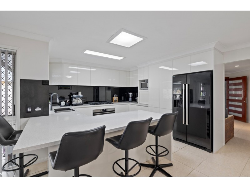 12 Pecan Court, Birkdale QLD 4159