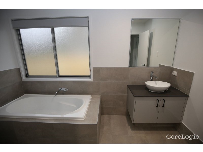 25 Rossi Avenue, Russell Island QLD 4184