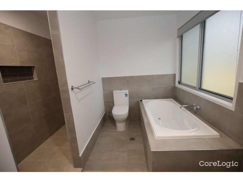 25 Rossi Avenue, Russell Island QLD 4184