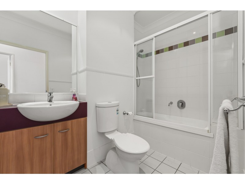 49/152-166 Shore Street West, Cleveland QLD 4163