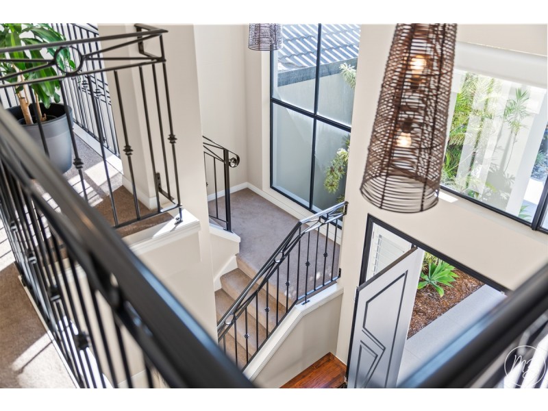 2 Mainroyal Court, Raby Bay QLD 4163