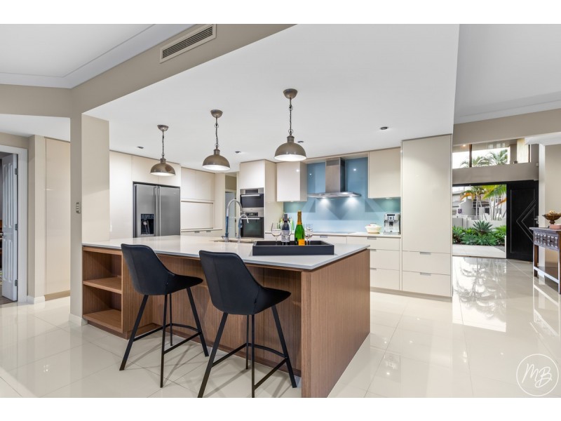 2 Mainroyal Court, Raby Bay QLD 4163