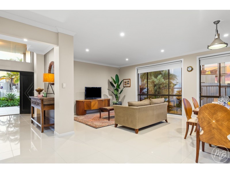 2 Mainroyal Court, Raby Bay QLD 4163