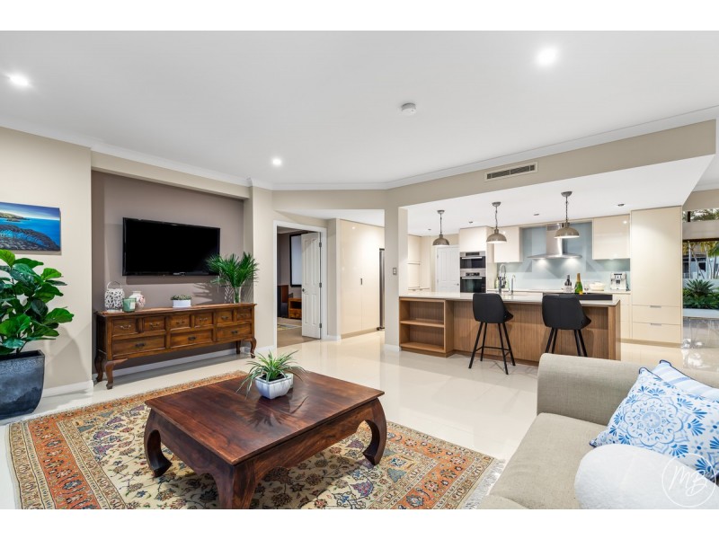 2 Mainroyal Court, Raby Bay QLD 4163