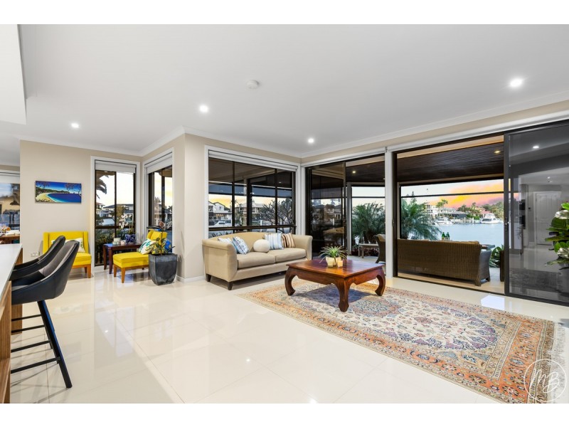 2 Mainroyal Court, Raby Bay QLD 4163