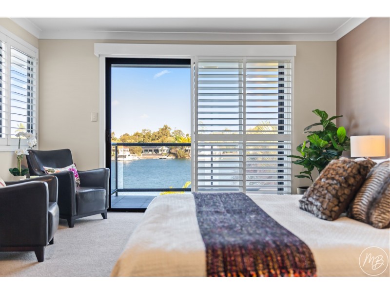 2 Mainroyal Court, Raby Bay QLD 4163