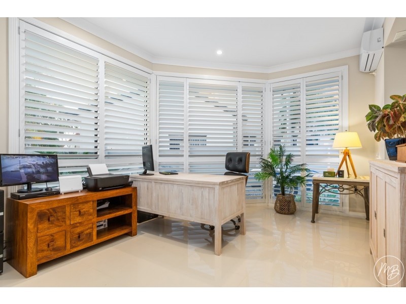 2 Mainroyal Court, Raby Bay QLD 4163