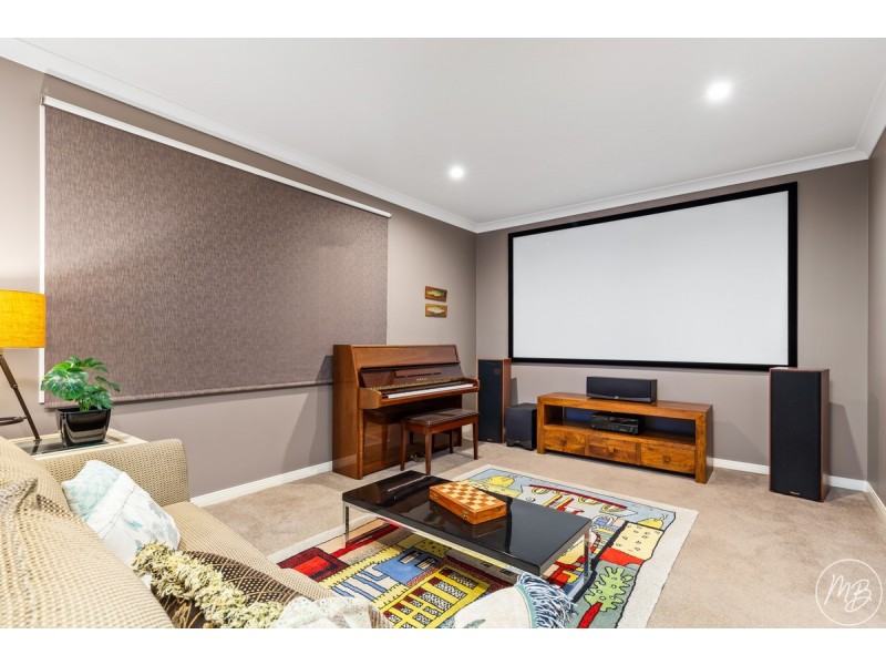 2 Mainroyal Court, Raby Bay QLD 4163