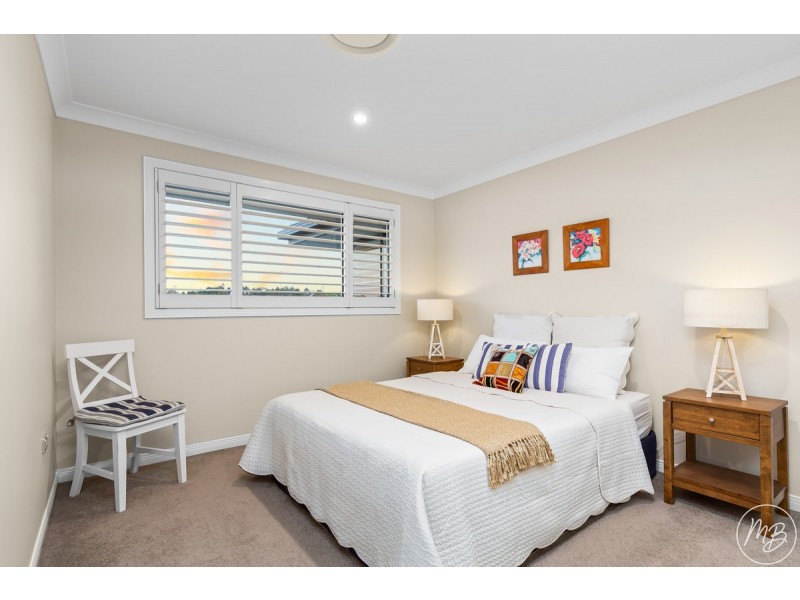 2 Mainroyal Court, Raby Bay QLD 4163