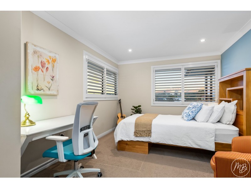 2 Mainroyal Court, Raby Bay QLD 4163