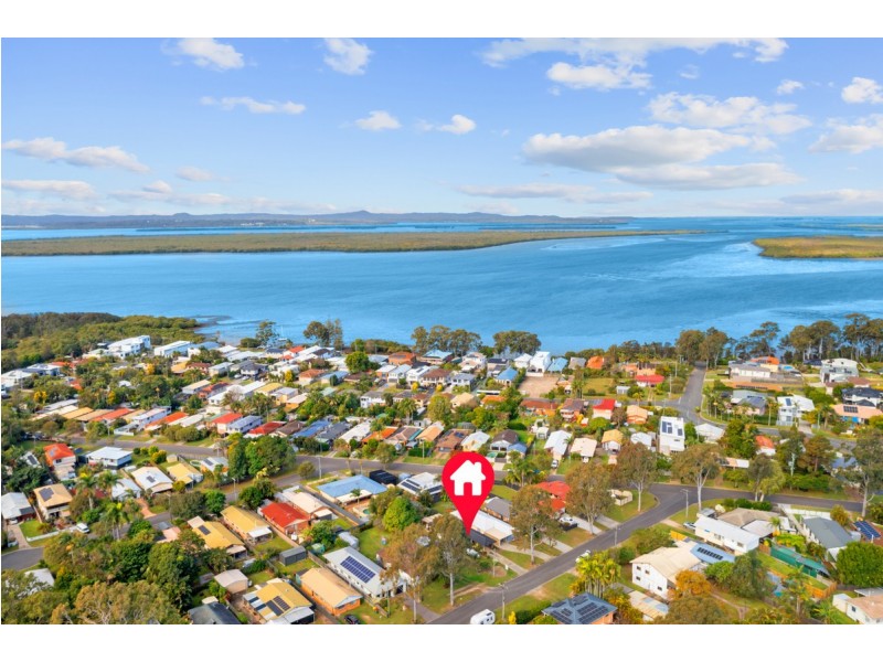 9 Michael Street, Redland Bay QLD 4165