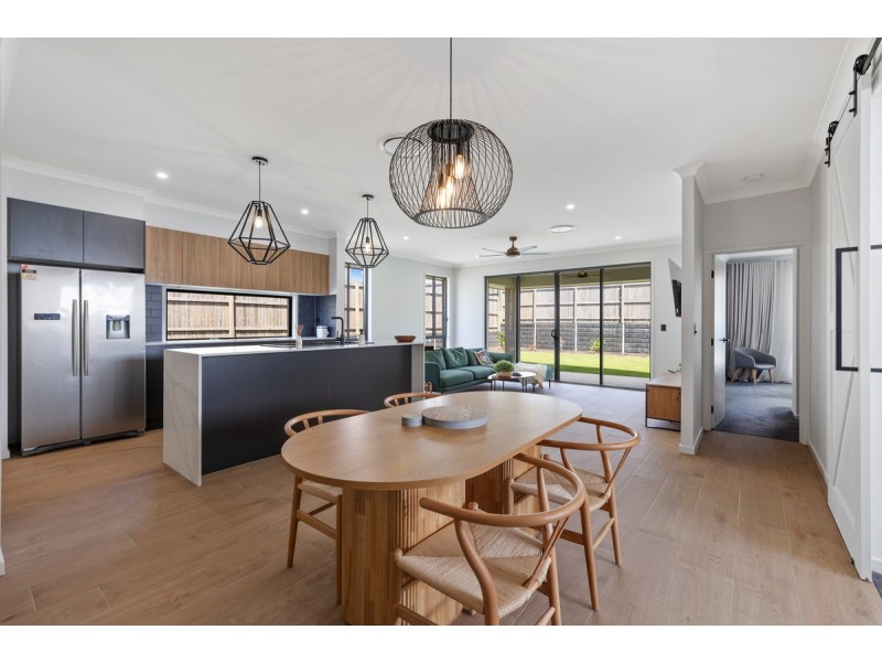 44 Shoreline Avenue, Redland Bay QLD 4165