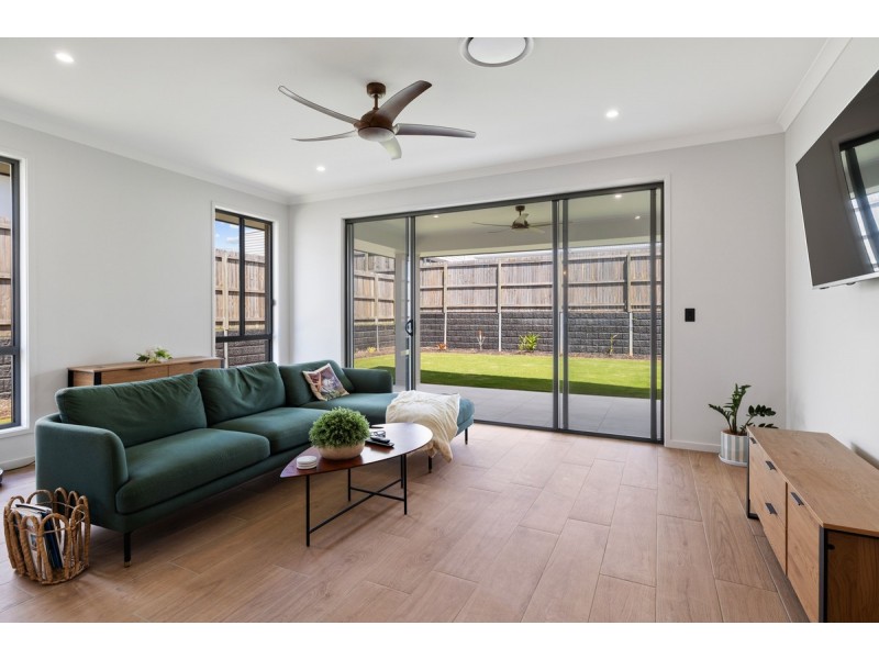 44 Shoreline Avenue, Redland Bay QLD 4165