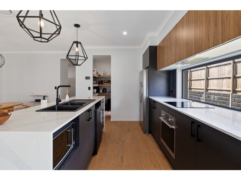 44 Shoreline Avenue, Redland Bay QLD 4165