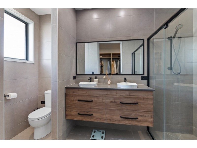 44 Shoreline Avenue, Redland Bay QLD 4165