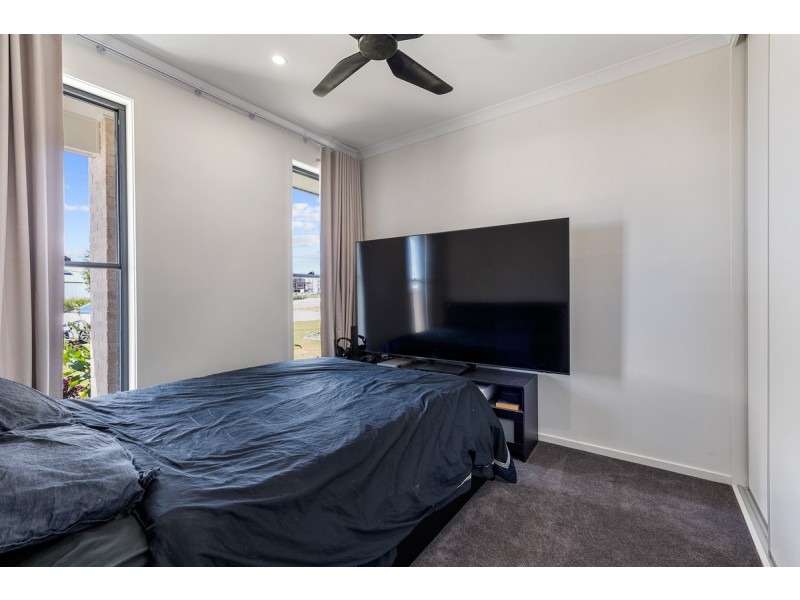 44 Shoreline Avenue, Redland Bay QLD 4165